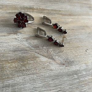 Sterling silver and natural garnet set of earrings and ring